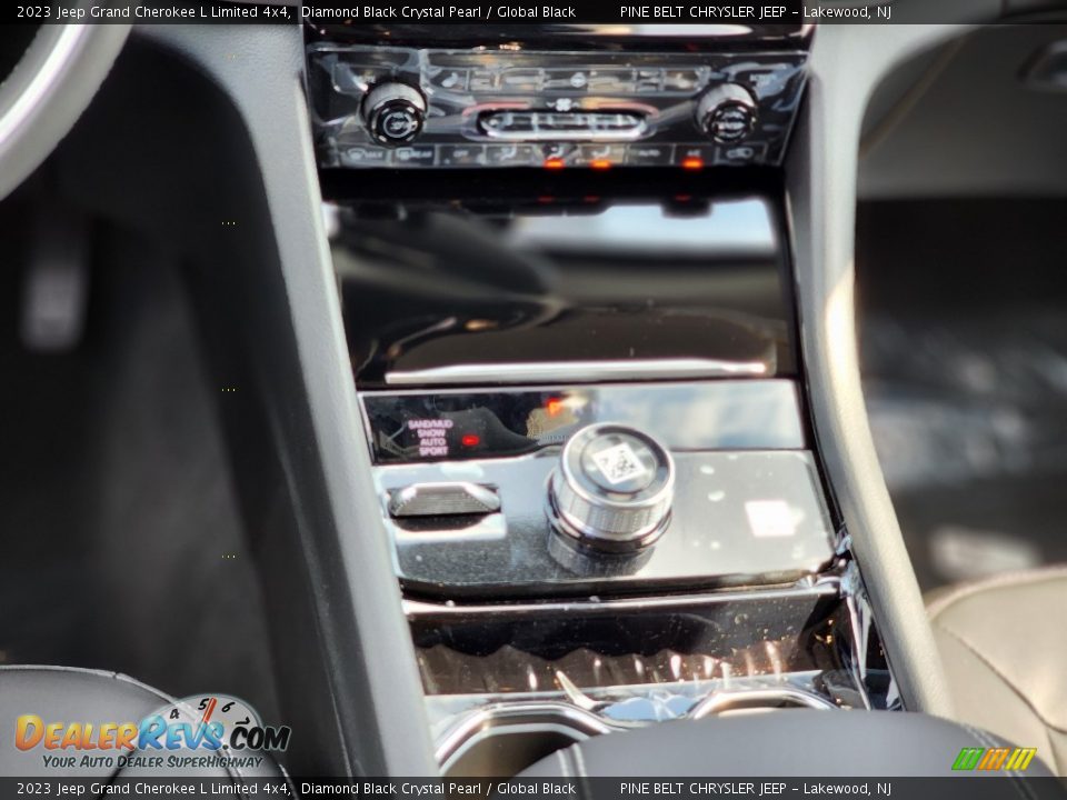 2023 Jeep Grand Cherokee L Limited 4x4 Diamond Black Crystal Pearl / Global Black Photo #11