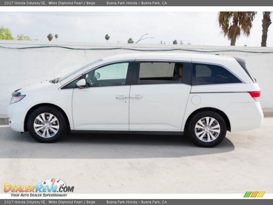 2017 Honda Odyssey SE White Diamond Pearl / Beige Photo #8