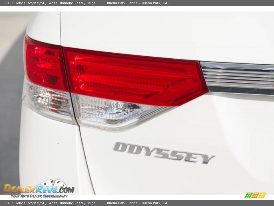 2017 Honda Odyssey SE White Diamond Pearl / Beige Photo #10