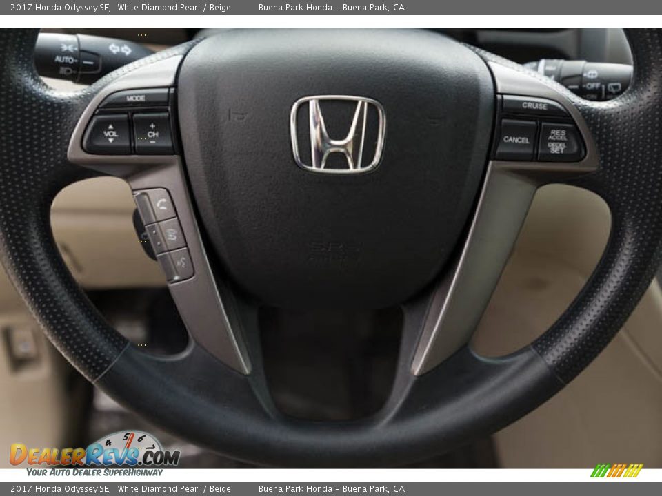 2017 Honda Odyssey SE White Diamond Pearl / Beige Photo #13