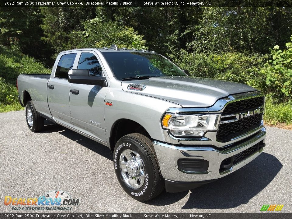 Front 3/4 View of 2022 Ram 2500 Tradesman Crew Cab 4x4 Photo #4