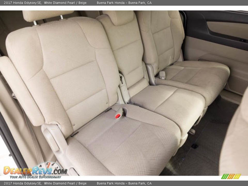 2017 Honda Odyssey SE White Diamond Pearl / Beige Photo #22