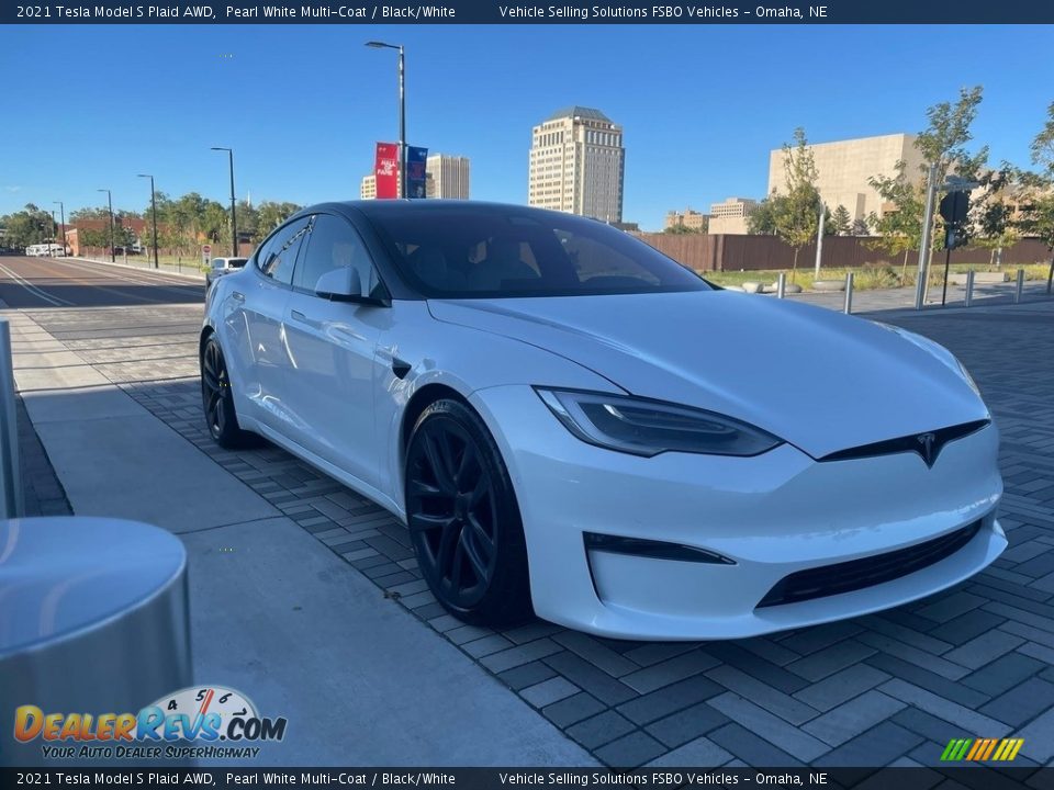 Front 3/4 View of 2021 Tesla Model S Plaid AWD Photo #5