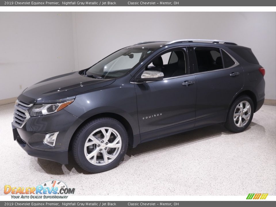 Front 3/4 View of 2019 Chevrolet Equinox Premier Photo #3