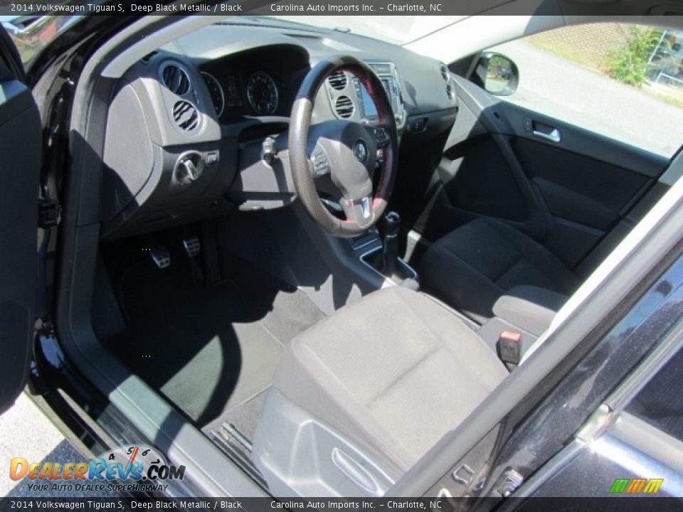 Front Seat of 2014 Volkswagen Tiguan S Photo #17