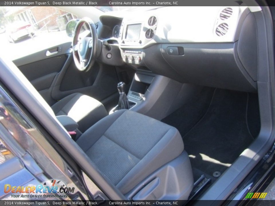 Black Interior - 2014 Volkswagen Tiguan S Photo #22