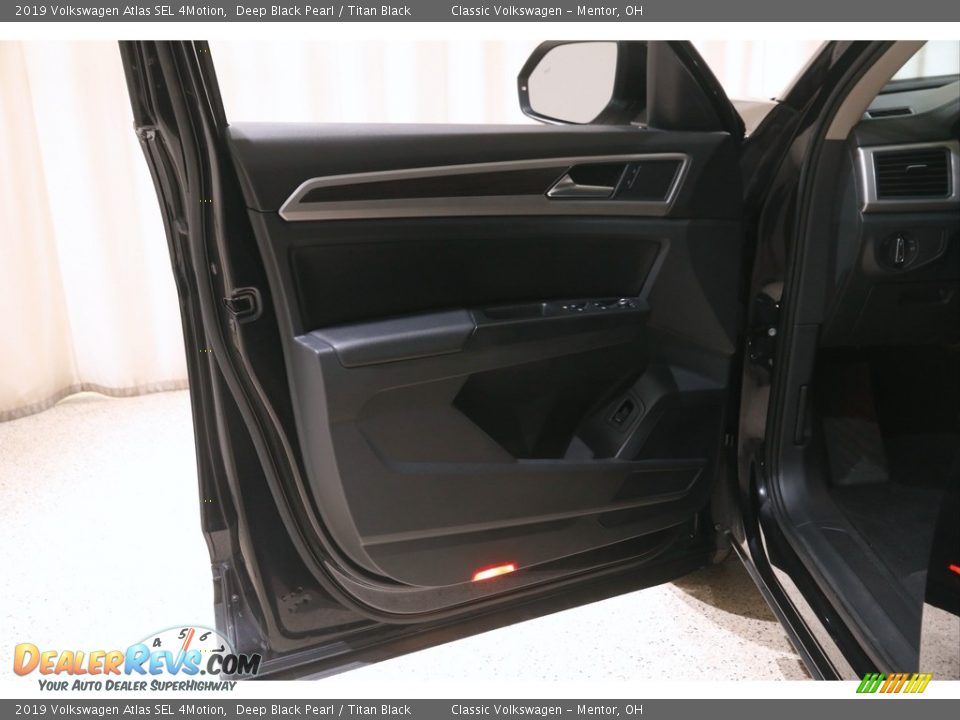 2019 Volkswagen Atlas SEL 4Motion Deep Black Pearl / Titan Black Photo #4