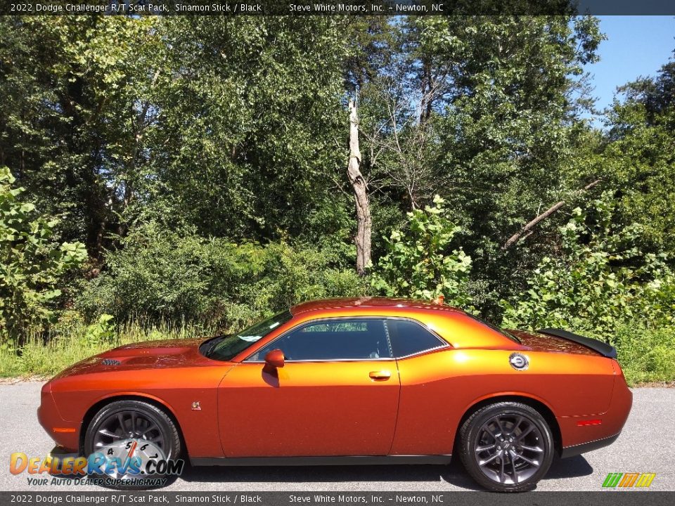 Sinamon Stick 2022 Dodge Challenger R/T Scat Pack Photo #1