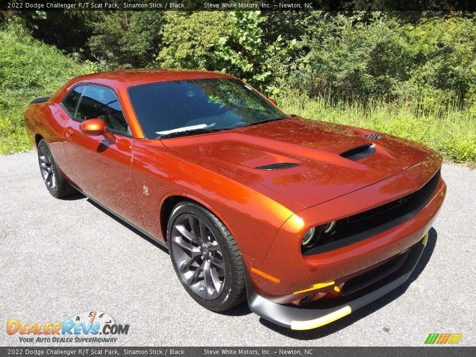 Front 3/4 View of 2022 Dodge Challenger R/T Scat Pack Photo #4