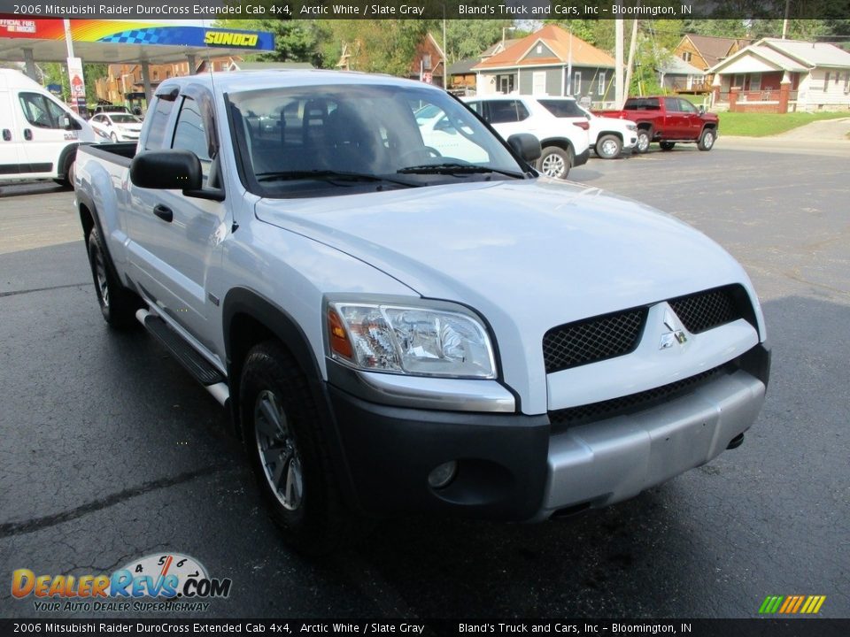 2006 Mitsubishi Raider DuroCross Extended Cab 4x4 Arctic White / Slate Gray Photo #5