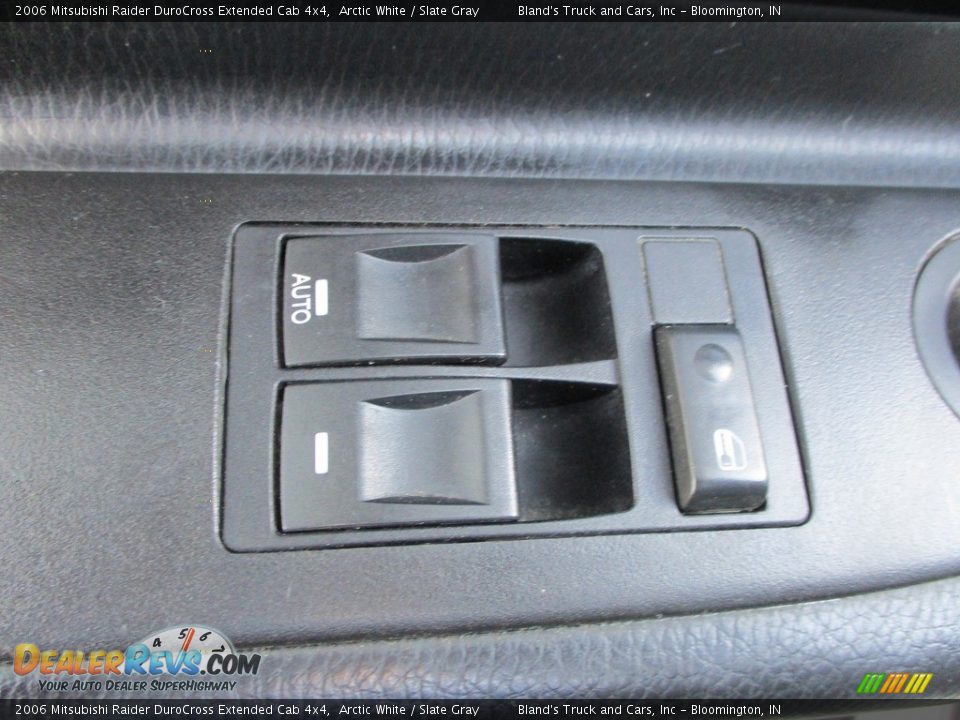 2006 Mitsubishi Raider DuroCross Extended Cab 4x4 Arctic White / Slate Gray Photo #7