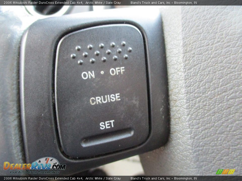 2006 Mitsubishi Raider DuroCross Extended Cab 4x4 Steering Wheel Photo #12
