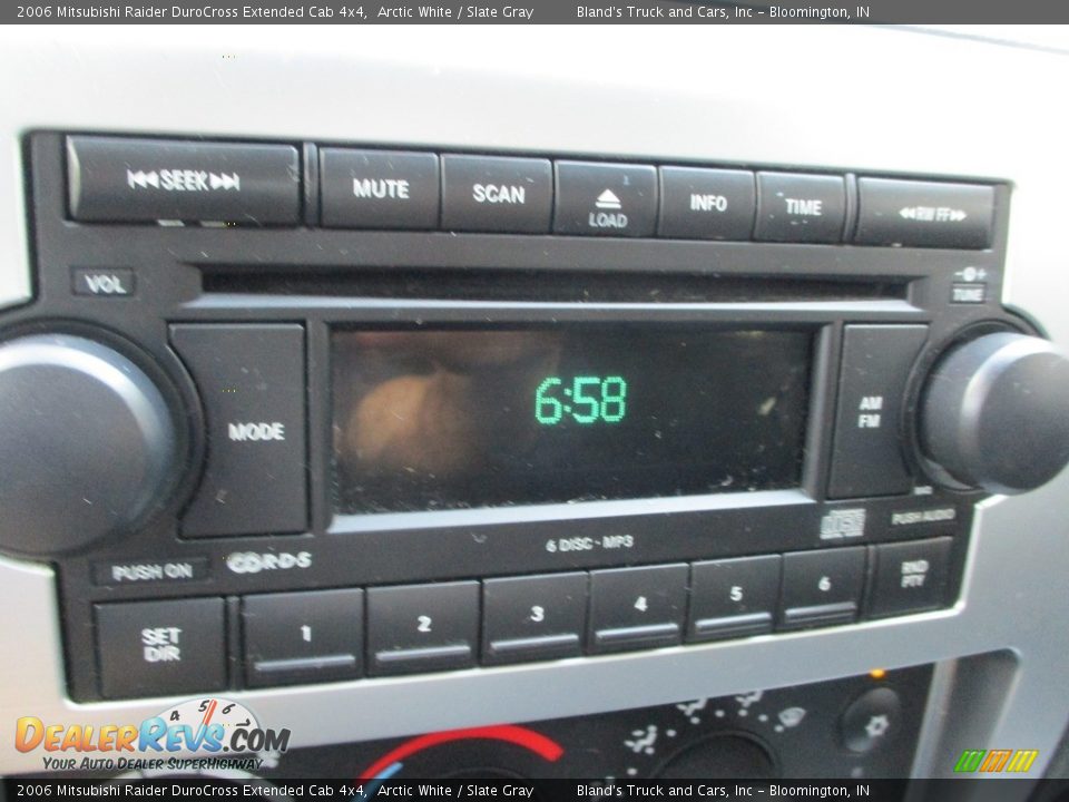 Audio System of 2006 Mitsubishi Raider DuroCross Extended Cab 4x4 Photo #13