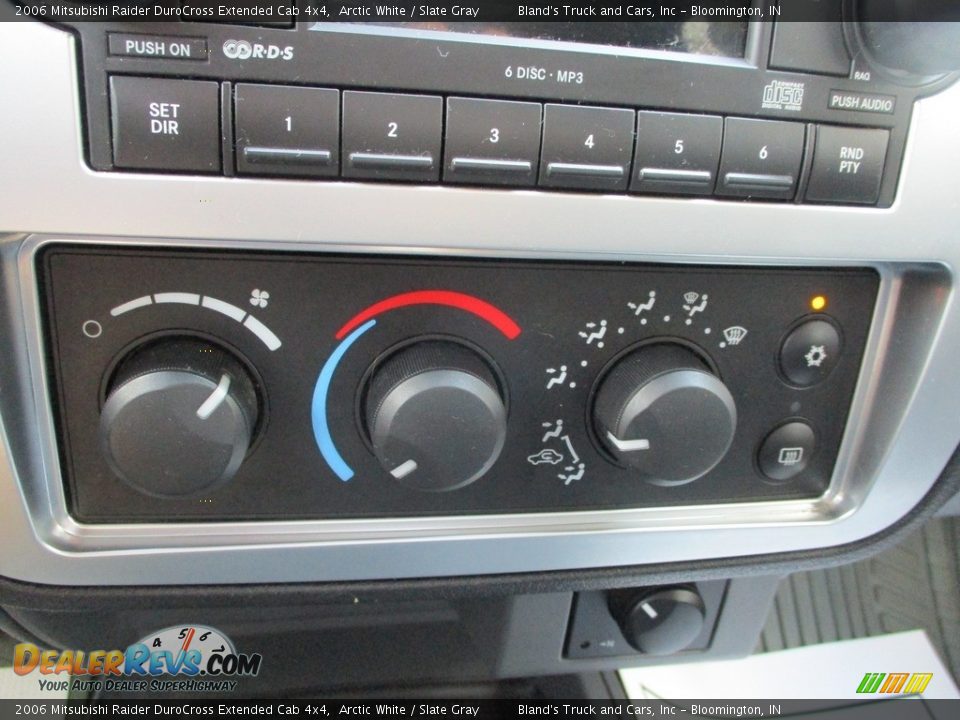 Controls of 2006 Mitsubishi Raider DuroCross Extended Cab 4x4 Photo #14