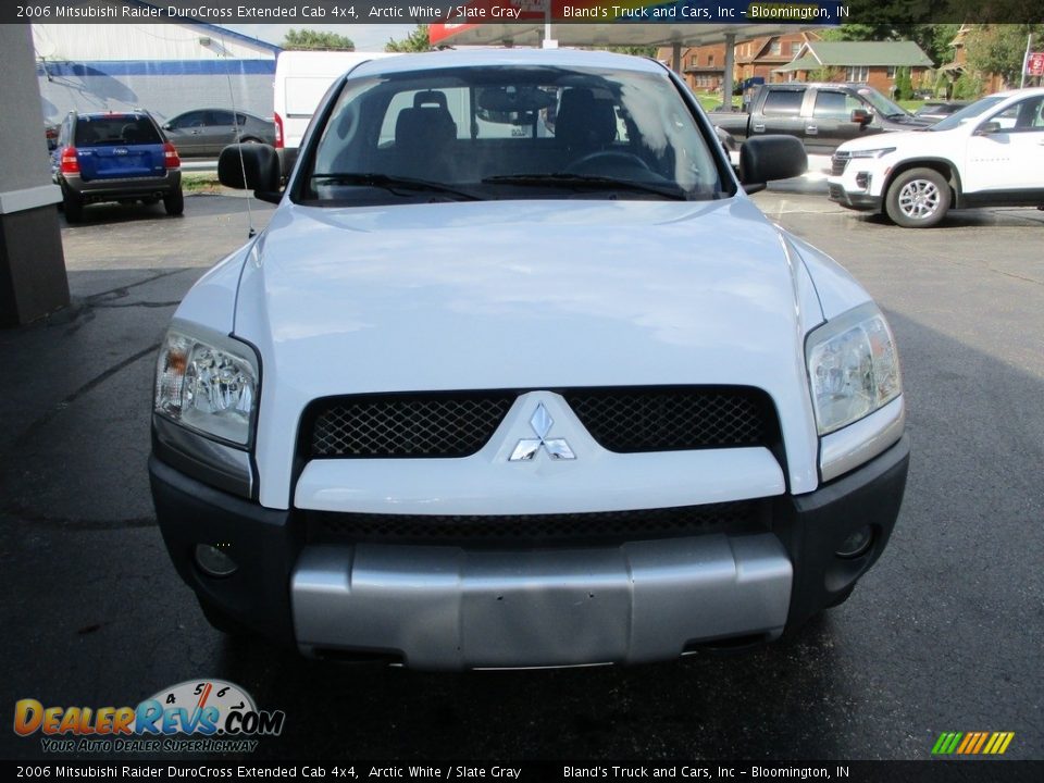 2006 Mitsubishi Raider DuroCross Extended Cab 4x4 Arctic White / Slate Gray Photo #18