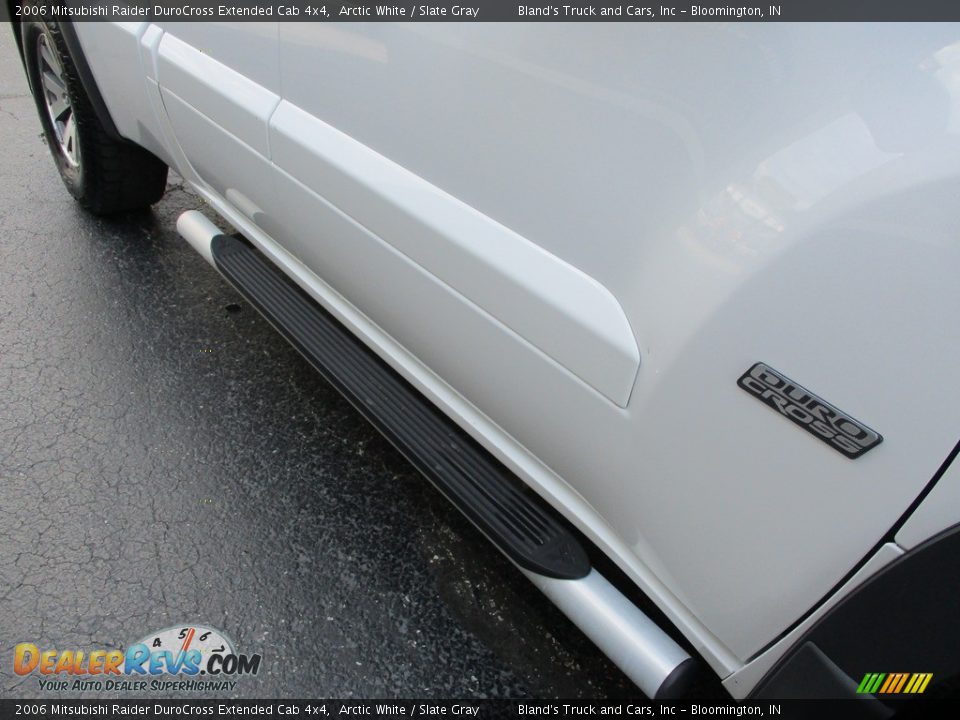 2006 Mitsubishi Raider DuroCross Extended Cab 4x4 Arctic White / Slate Gray Photo #21