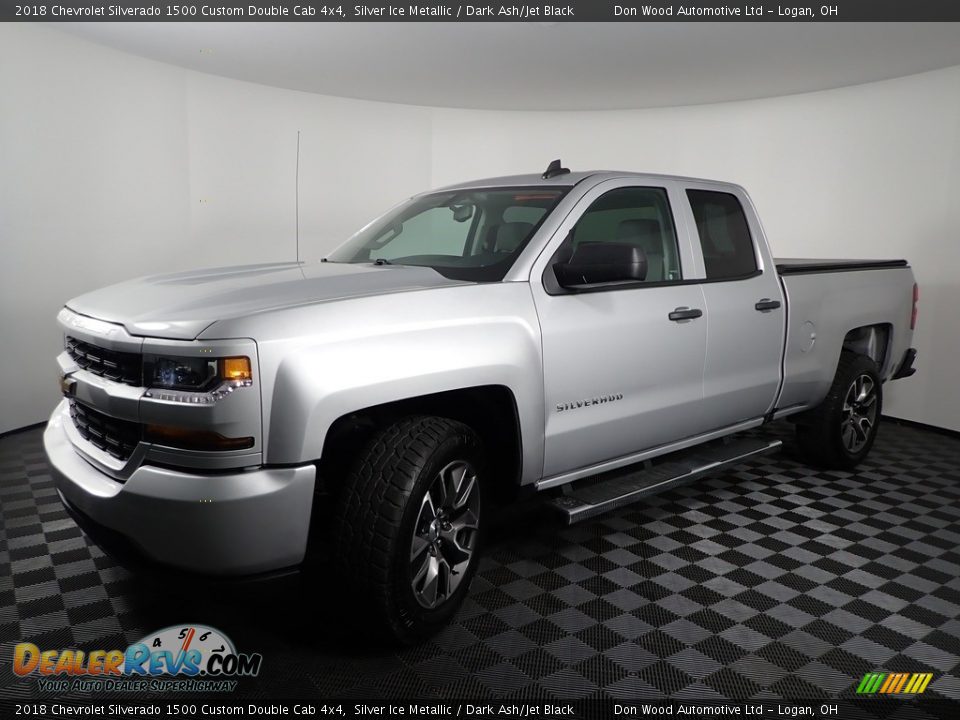 Front 3/4 View of 2018 Chevrolet Silverado 1500 Custom Double Cab 4x4 Photo #5