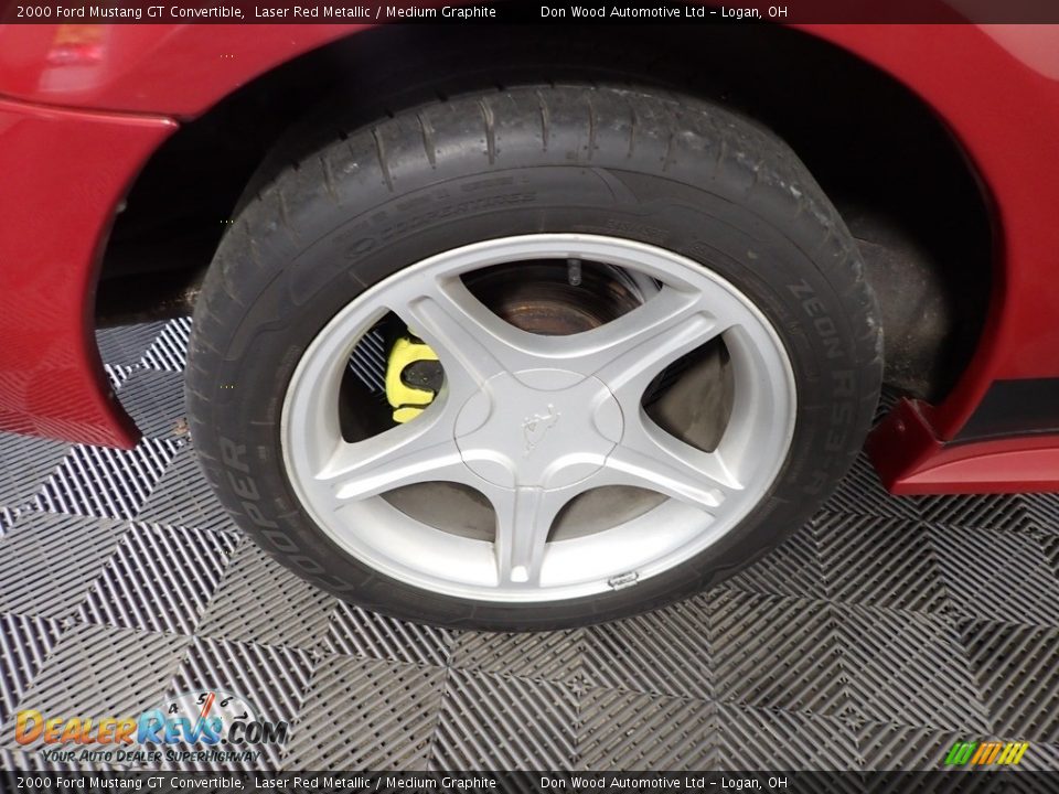 2000 Ford Mustang GT Convertible Laser Red Metallic / Medium Graphite Photo #24