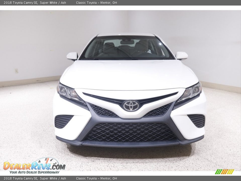 2018 Toyota Camry SE Super White / Ash Photo #2