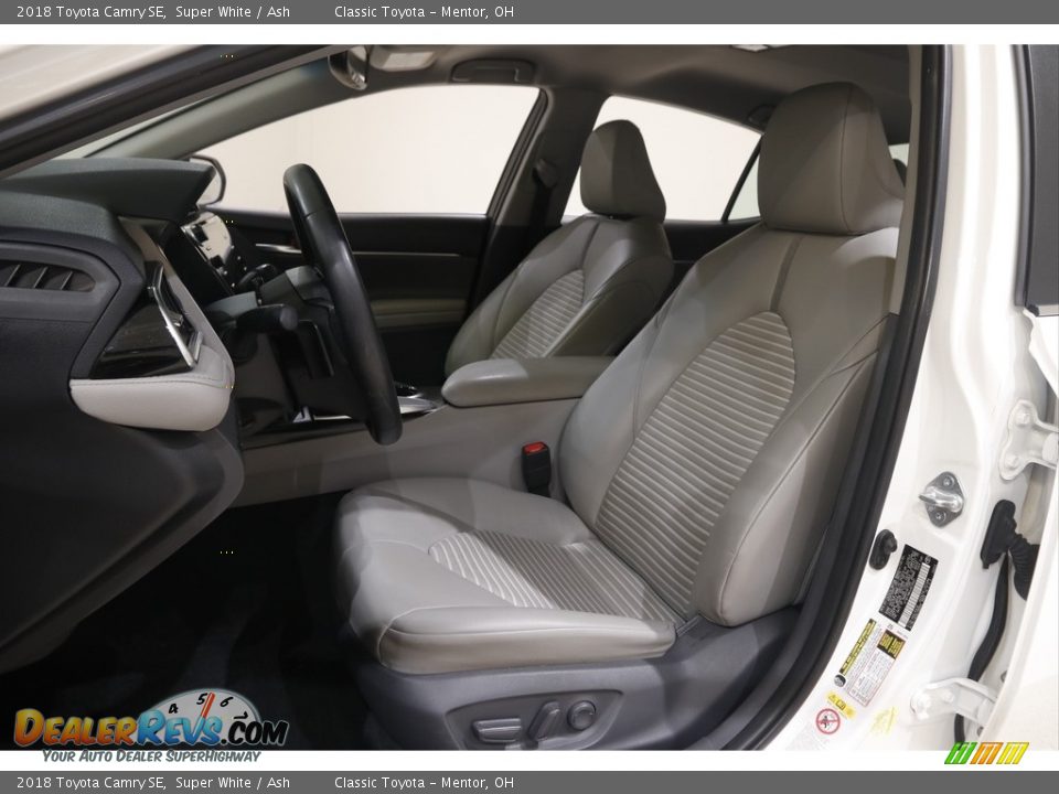 2018 Toyota Camry SE Super White / Ash Photo #5