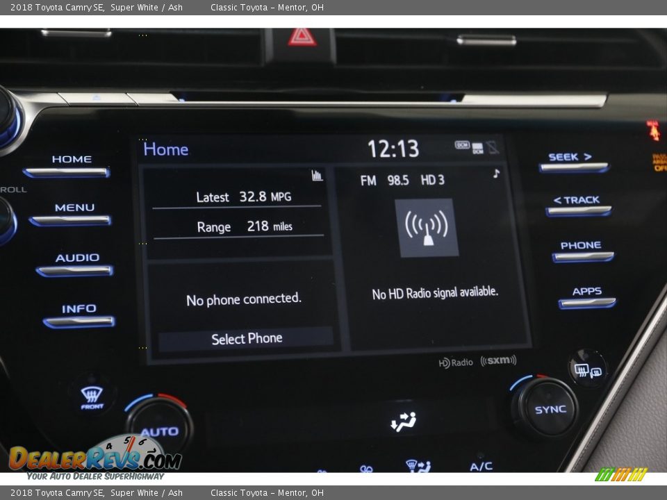 2018 Toyota Camry SE Super White / Ash Photo #10