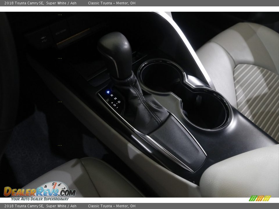 2018 Toyota Camry SE Super White / Ash Photo #12