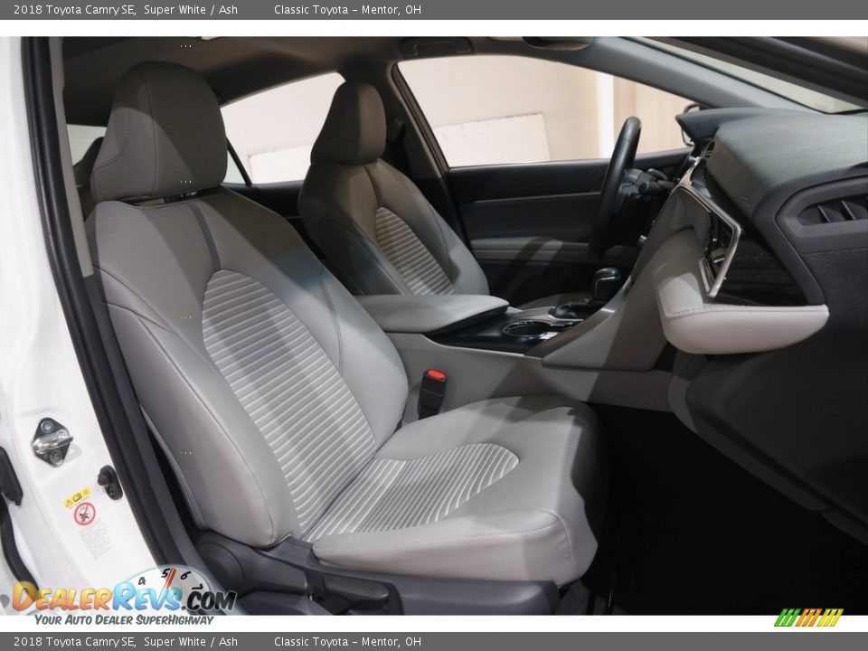 2018 Toyota Camry SE Super White / Ash Photo #13