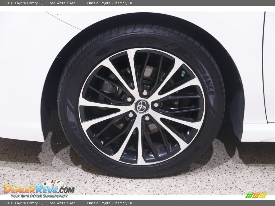 2018 Toyota Camry SE Super White / Ash Photo #18