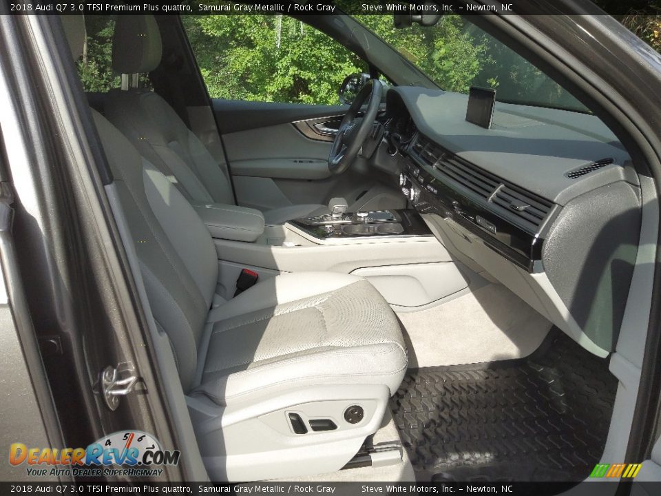 Front Seat of 2018 Audi Q7 3.0 TFSI Premium Plus quattro Photo #20