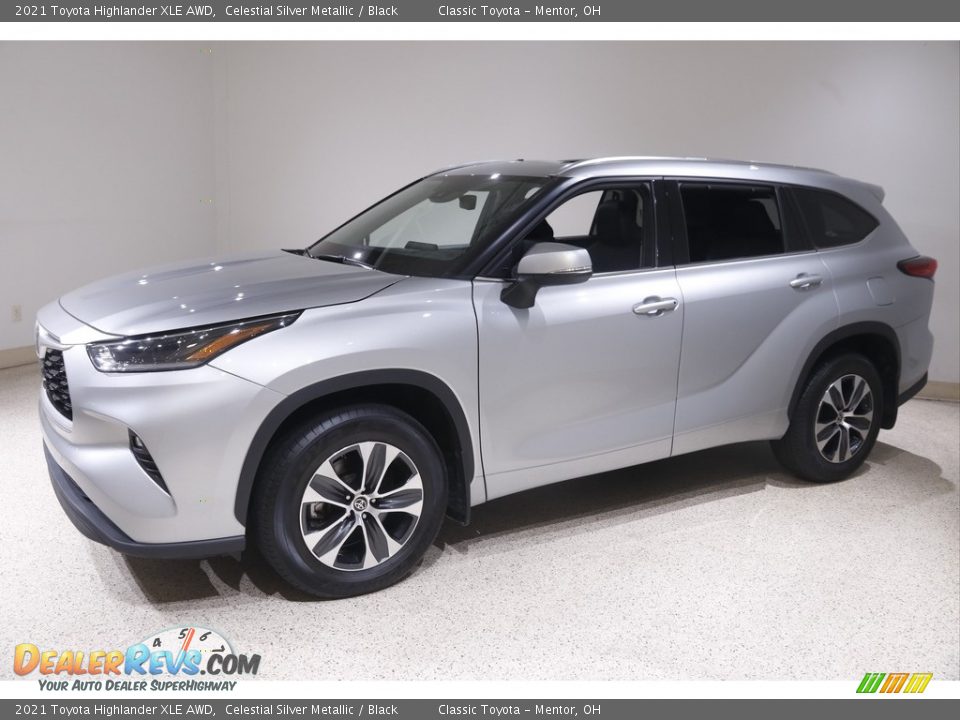 2021 Toyota Highlander XLE AWD Celestial Silver Metallic / Black Photo #3