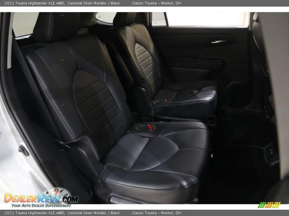 2021 Toyota Highlander XLE AWD Celestial Silver Metallic / Black Photo #15