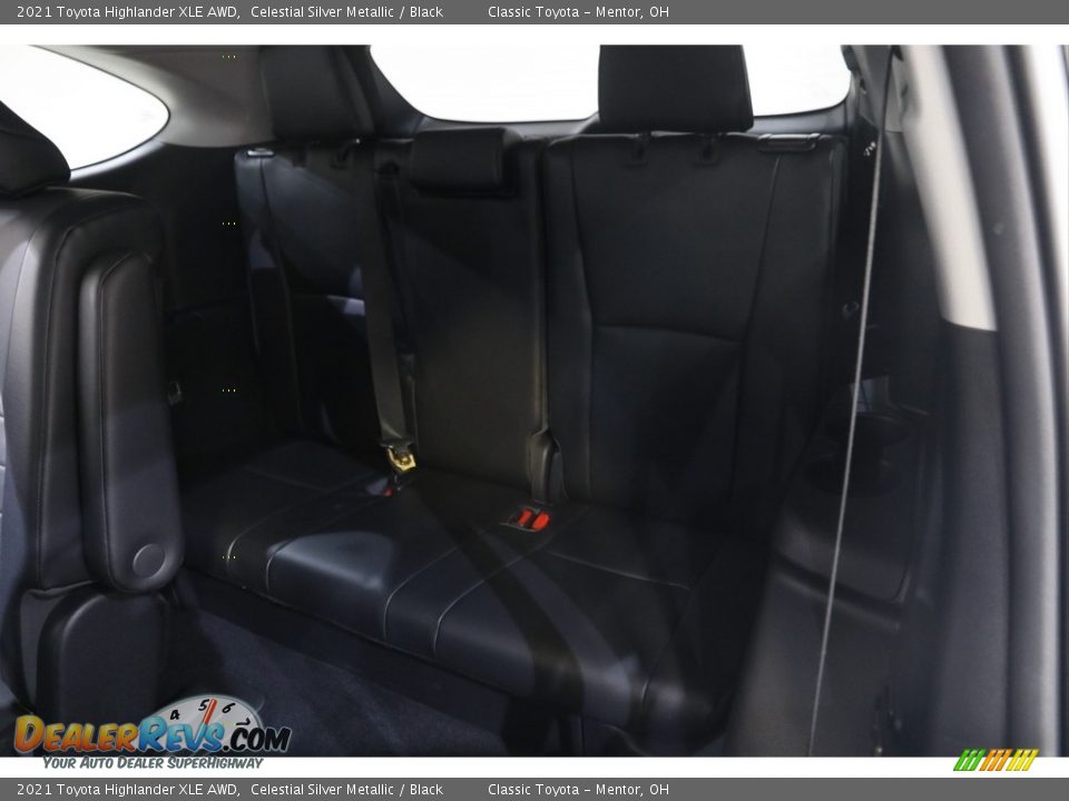 2021 Toyota Highlander XLE AWD Celestial Silver Metallic / Black Photo #17