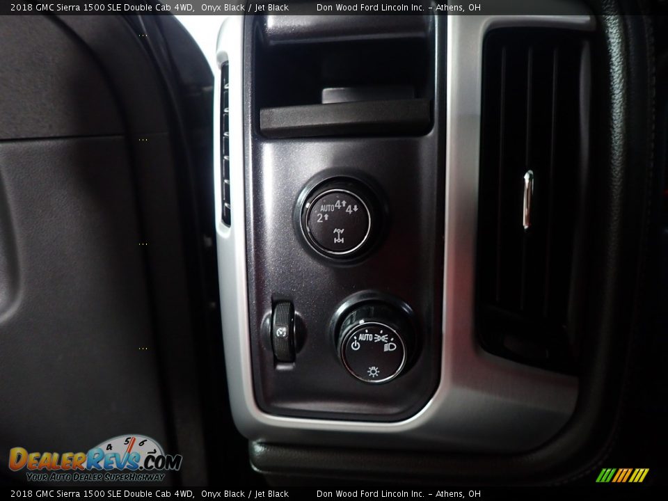 Controls of 2018 GMC Sierra 1500 SLE Double Cab 4WD Photo #28