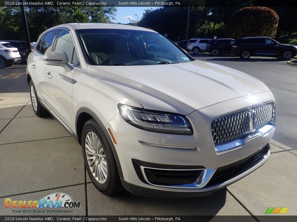 Front 3/4 View of 2019 Lincoln Nautilus AWD Photo #6