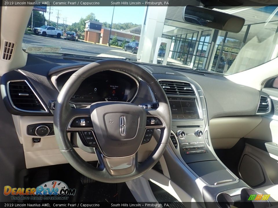 Dashboard of 2019 Lincoln Nautilus AWD Photo #16