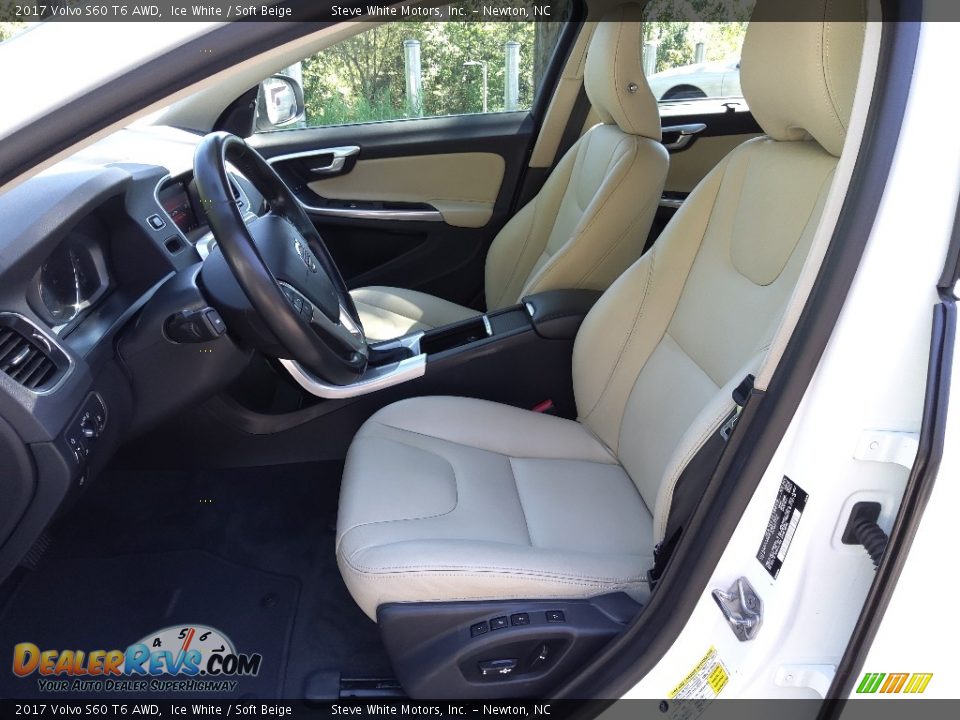 Front Seat of 2017 Volvo S60 T6 AWD Photo #12