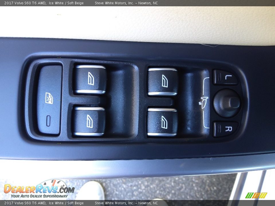 Door Panel of 2017 Volvo S60 T6 AWD Photo #13