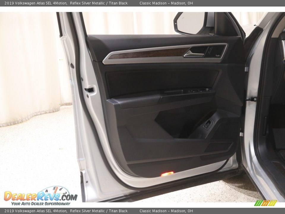 2019 Volkswagen Atlas SEL 4Motion Reflex Silver Metallic / Titan Black Photo #4