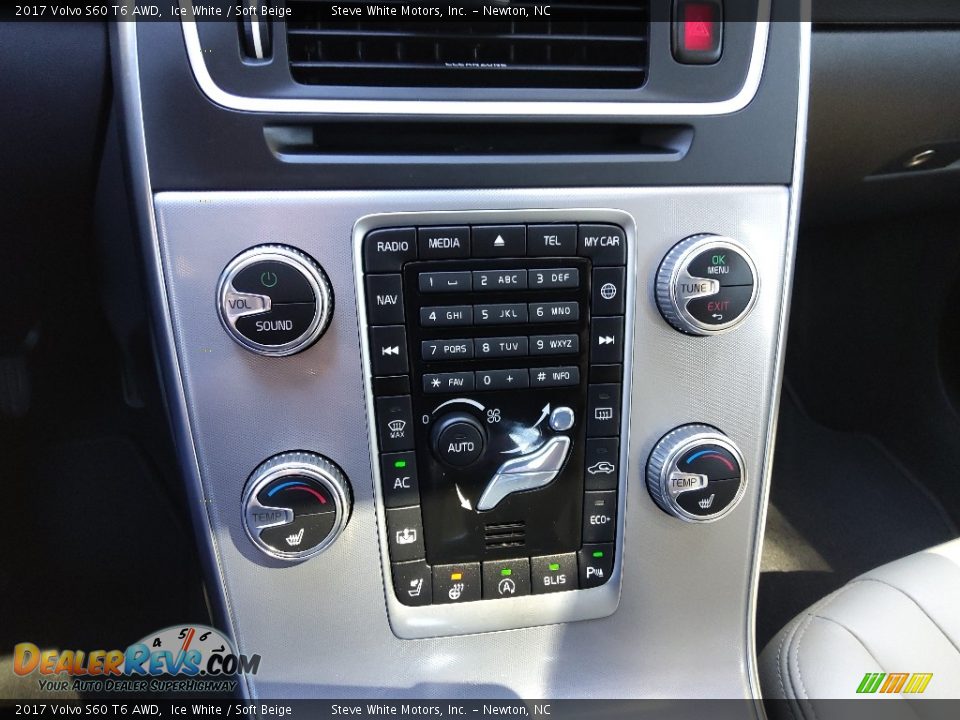 Controls of 2017 Volvo S60 T6 AWD Photo #26