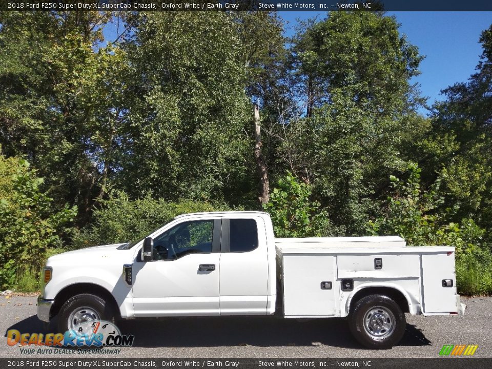 Oxford White 2018 Ford F250 Super Duty XL SuperCab Chassis Photo #1