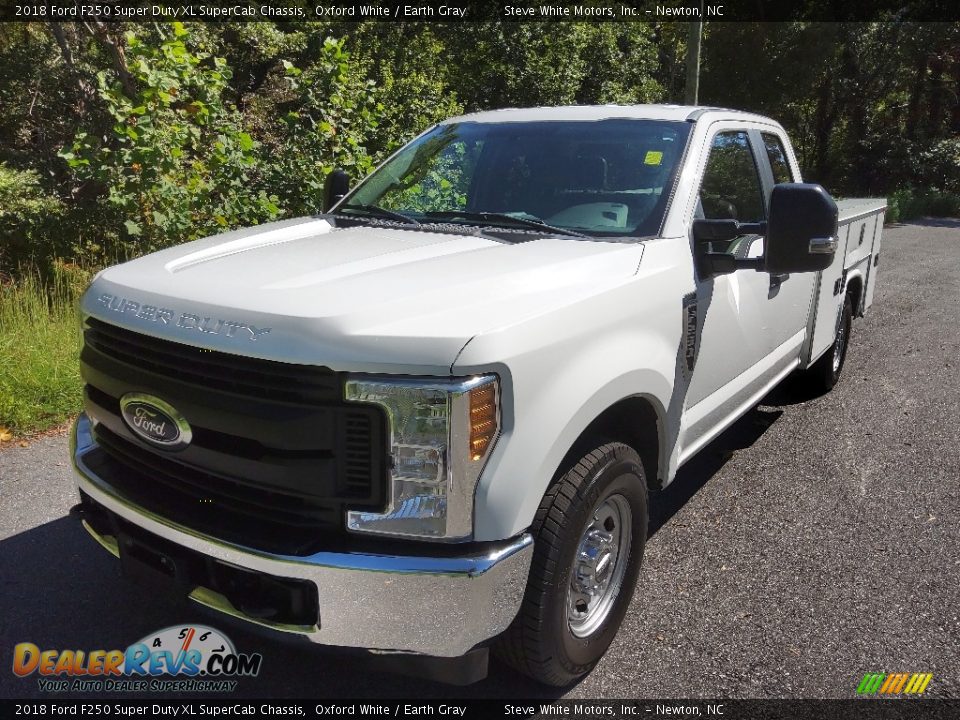 2018 Ford F250 Super Duty XL SuperCab Chassis Oxford White / Earth Gray Photo #3
