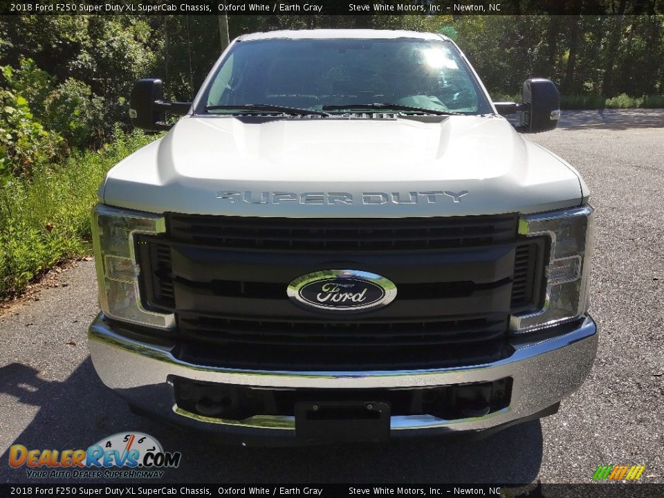2018 Ford F250 Super Duty XL SuperCab Chassis Oxford White / Earth Gray Photo #4