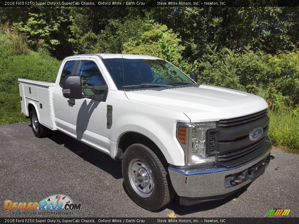 Front 3/4 View of 2018 Ford F250 Super Duty XL SuperCab Chassis Photo #5