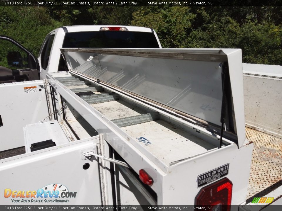 2018 Ford F250 Super Duty XL SuperCab Chassis Oxford White / Earth Gray Photo #20