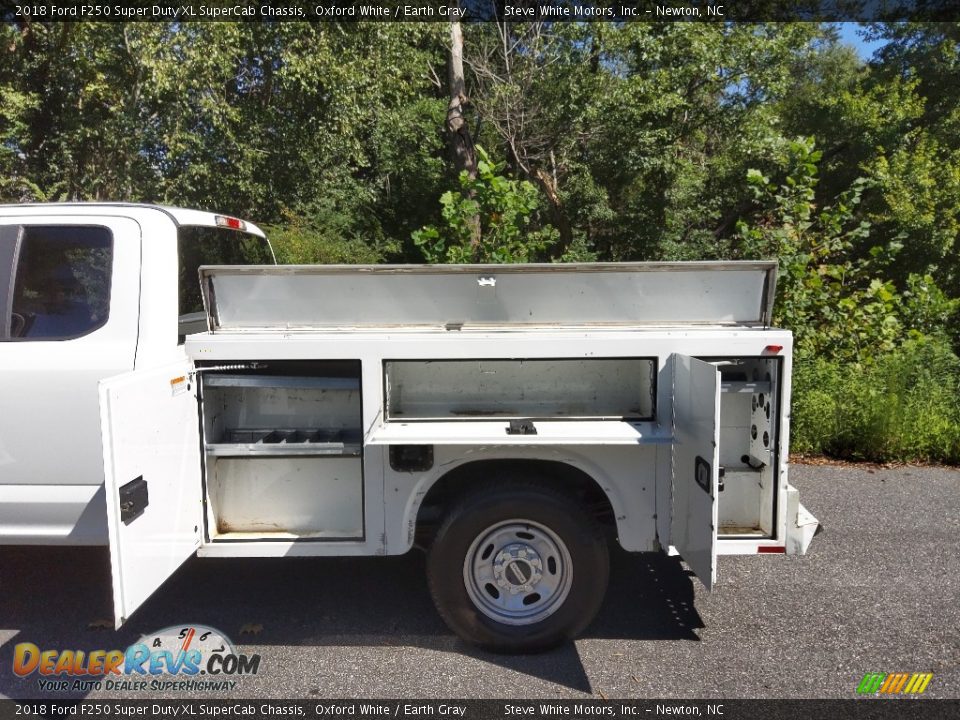 2018 Ford F250 Super Duty XL SuperCab Chassis Oxford White / Earth Gray Photo #21