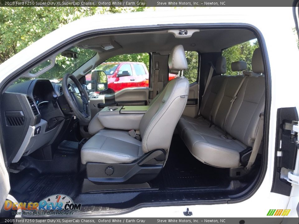 Front Seat of 2018 Ford F250 Super Duty XL SuperCab Chassis Photo #23