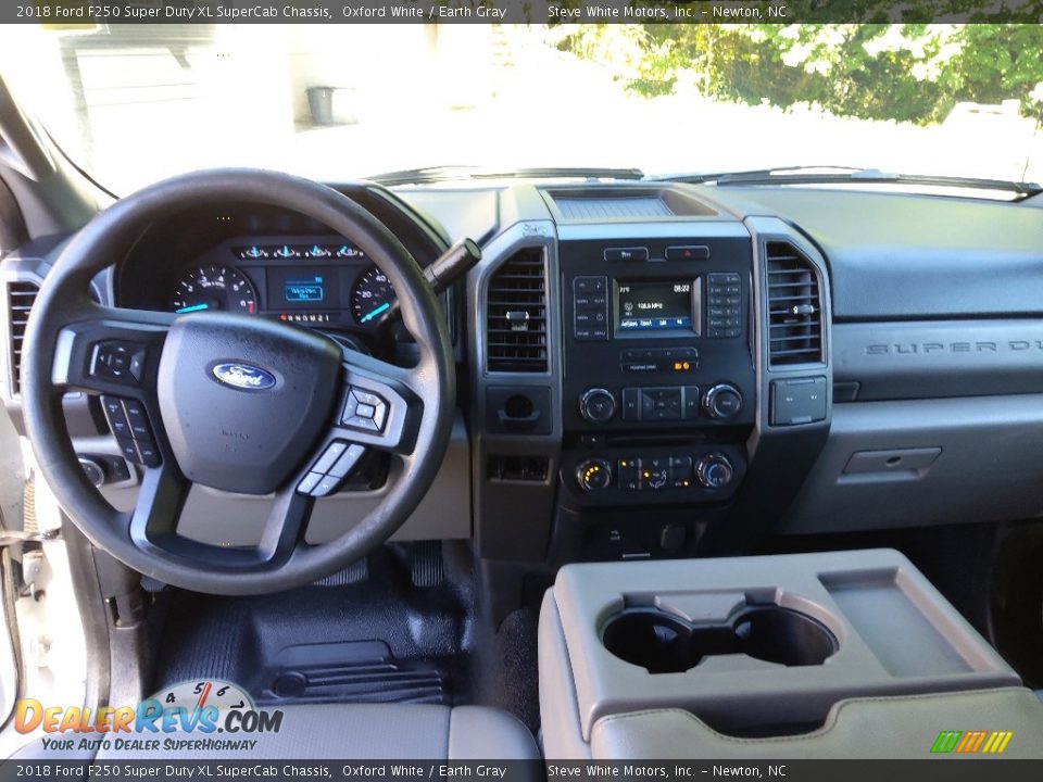 2018 Ford F250 Super Duty XL SuperCab Chassis Oxford White / Earth Gray Photo #26