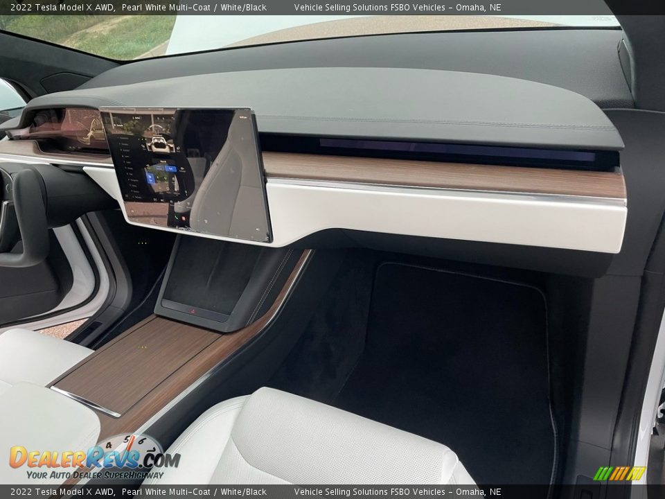Dashboard of 2022 Tesla Model X AWD Photo #7