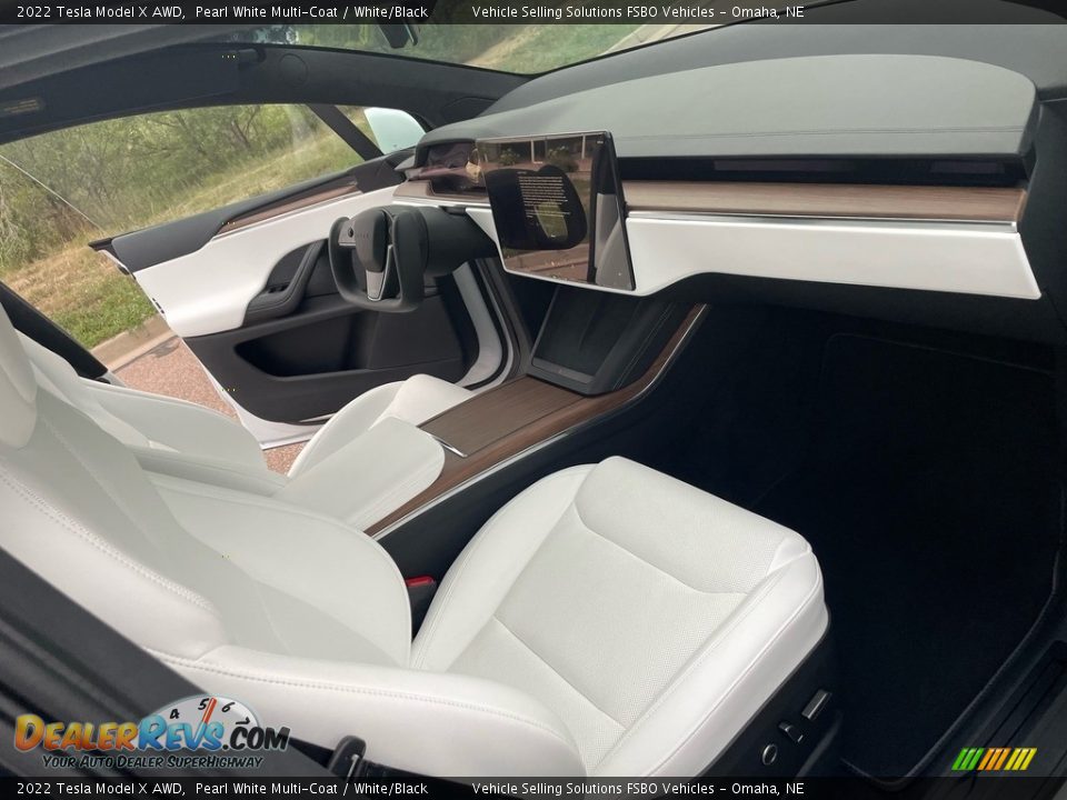 Front Seat of 2022 Tesla Model X AWD Photo #17