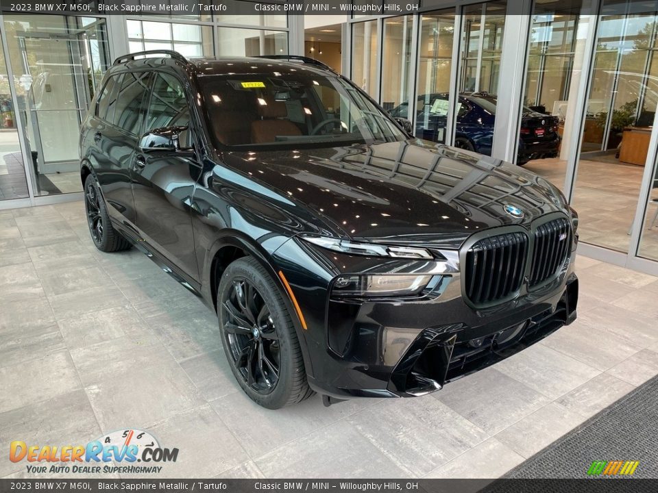 Front 3/4 View of 2023 BMW X7 M60i Photo #1